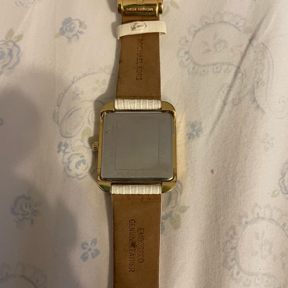 Never worn Michael koors paid 250$ new